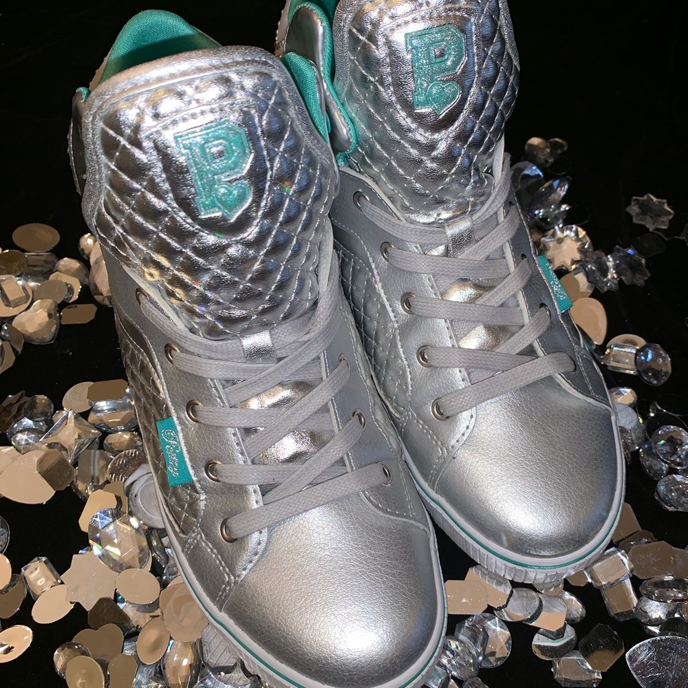Women’s size 8 Pastry Glam Sneakers aqua mint blue